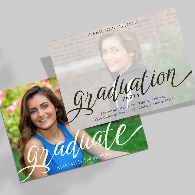 Invitation Graduation Moderne Simple Modèle photo Script (Stylish graduation photo invitation with minimal script text.)