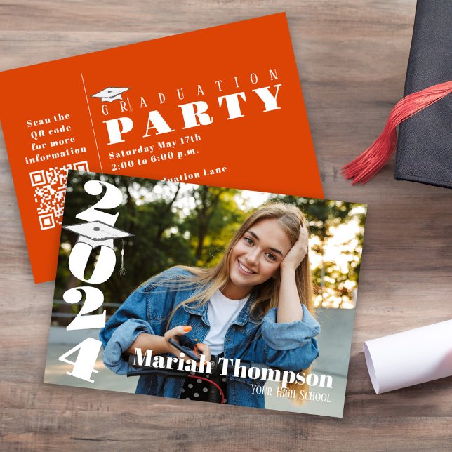 Invitation Graduation Orange Photo Classe Simple De 2023 QR (Graduation bold and bright modern style photo invitation. )