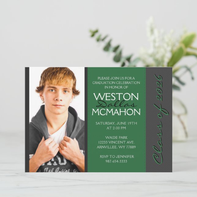 Invitation Graduation photo en vert foncé et gris rayé (Debout devant)