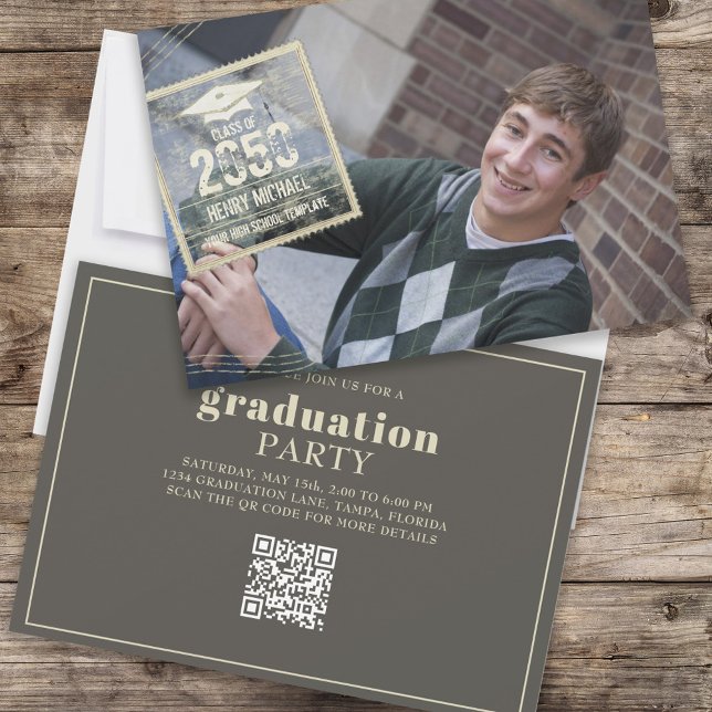 Invitation Gradué Photo Moderne Cool d'or Grad Timbre QR Code (Créateur téléchargé)