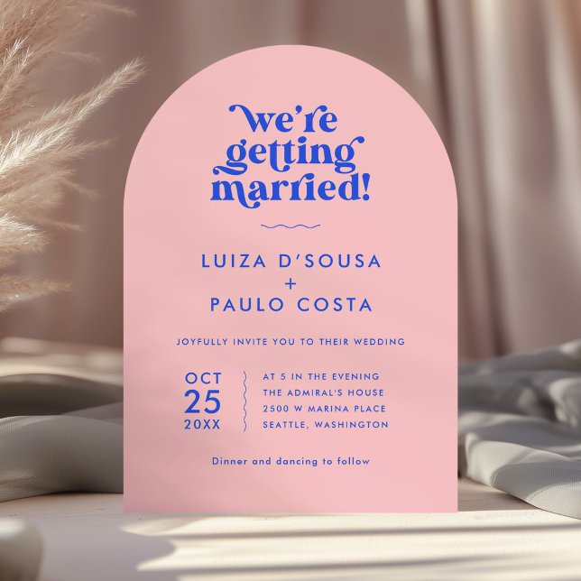 Invitation Gras brillant rose moderne + Mariage bleu (bold, bright and modern wedding invitation in pink and blue in arch shape)