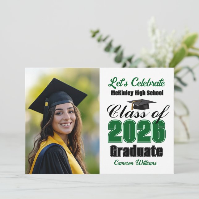 Invitation Green Class of 2026 Photo Graduation Party (Debout devant)