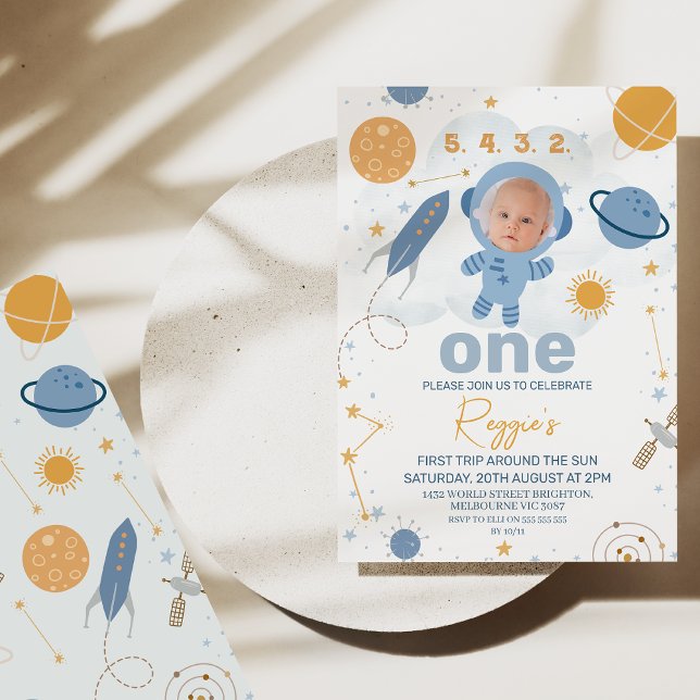 Invitation Idéal Premier voyage autour du soleil 1er annivers (First trip around the sun 1st birthday invitation with photo in astronaut's helmet. Outer space )