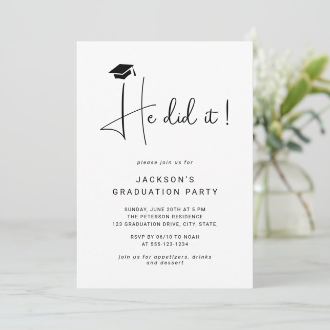 Invitation Il L'A Fait Script Minimal Photo Graduation (Debout devant)