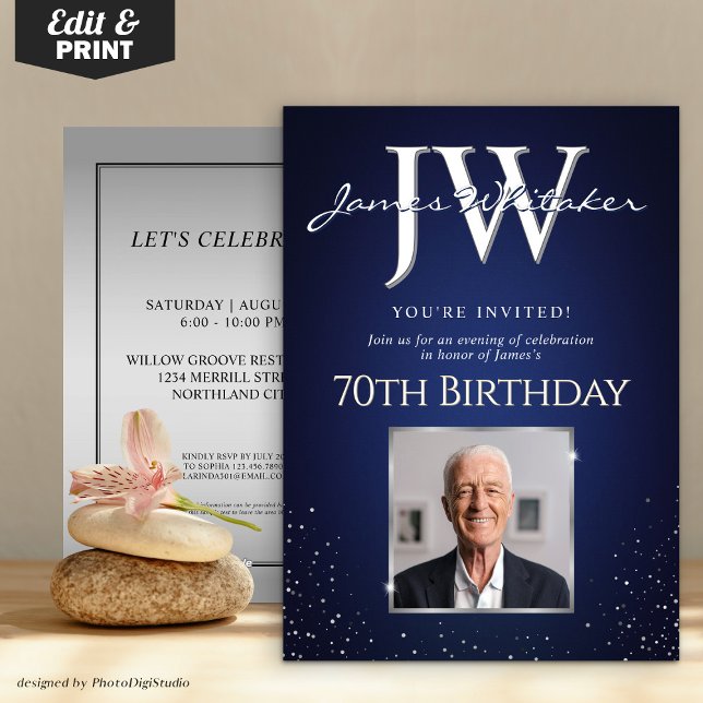 Invitation Initiales personnalisées Élégant 70e anniversaire  (Custom Initials Elegant 70th Birthday Blue Silver Invitation)