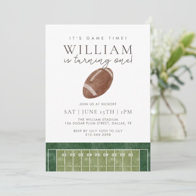 Invitation It's game time First Birthday Football (Debout devant)