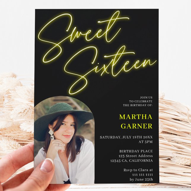 Invitation Jaune de néon script joyeux arche photo Sweet 16 (Créateur téléchargé)