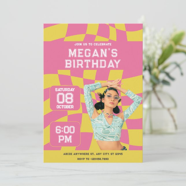 Invitation Jaune rose ado y2k photo anniversaire (Debout devant)