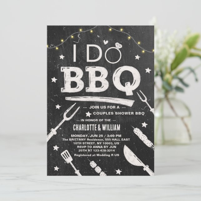 Invitation Je fais un BBQ Couple rustique Engagement Enterrem (Debout devant)