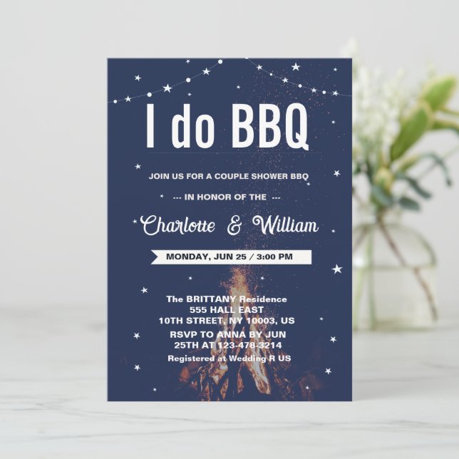 Invitation Je fais un BBQ pour la fête de fiançailles de mari (Debout devant)