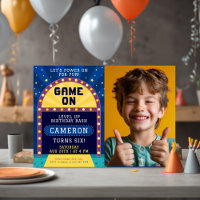 Jeu de garçon à l'anniversaire fête avec photo
