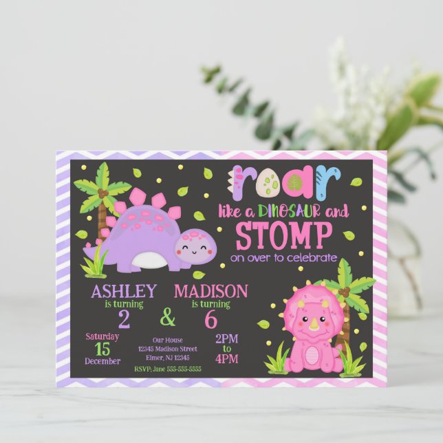 Invitation Joli Anniversaire Commun de Dinosaure (Debout devant)