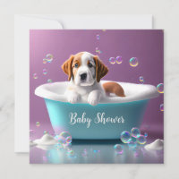 Joli chiot dans une baignoire avec bulles de savon