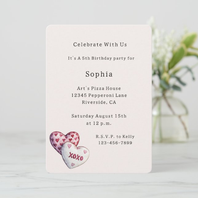 Invitation Joli XOXO Cœurs Anniversaire (Debout devant)