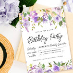 Invitation Jolie fête florale violette 30e anniversaire<br><div class="desc">Honorer une femme spéciale avec cette invitation élégante et féminine 30e anniversaire de fête. Les détails de la fête d'anniversaire sont entourés de bordures florales pourpres du haut et du bas. Les éléments floraux sont nichés dans des feuilles verts. Bien qu'il s'agisse d'un design traditionnel, le feuillage botanique ouvert et...</div>