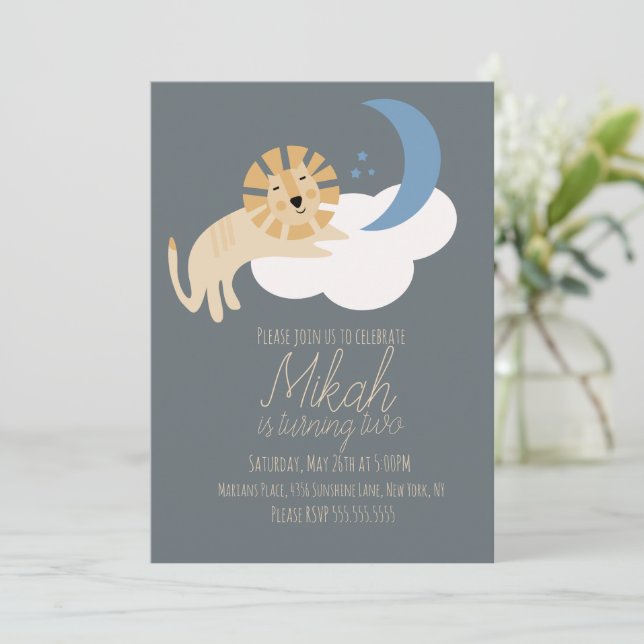 Invitation Joyeux Anniversaire Lion Mignon Nuage de Lune (Debout devant)