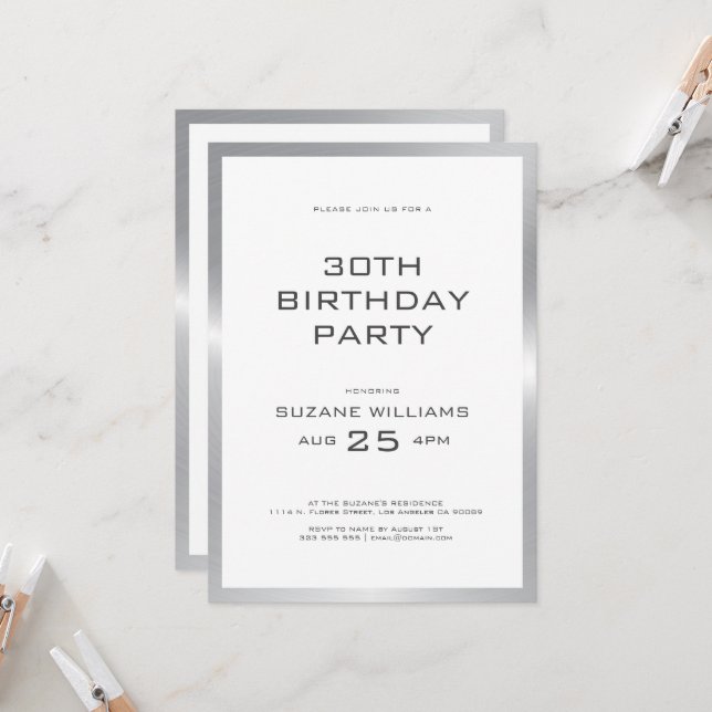 Invitation Joyeux modèle d'anniversaire avec blanc et argent (Devant/Arrière en situation)