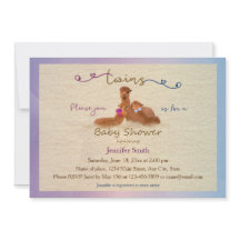 La fille mignonne de garçon d'alpaga jumelle des