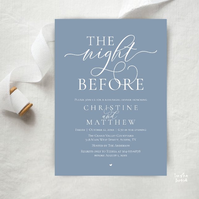 Invitation La Nuit Avant, Dîner de Répétition de Mariage Chic (The Night Before, Classy Wedding Rehearsal Dinner Invitation Card in Dusty Blue)