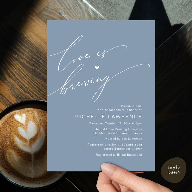 Invitation L'amour brasse, fête de la Fête des mariées (Love is Brewing, Bridal Shower Beer Party Wine Tasting Invitation Card PDF Contemporary Dusty Blue)