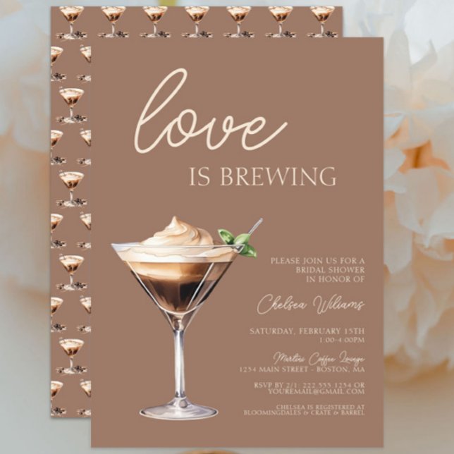 Invitation L'amour brasse la Fête des mariées Espresso Martin (Love is brewing Espresso Martini Bridal Shower Invitation, Bridal Brunch, Brown, Modern Chic Trendy)