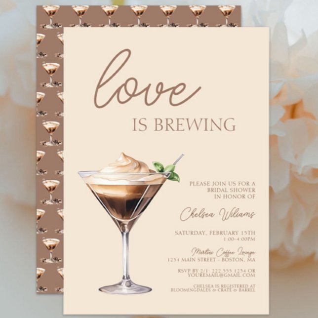 Invitation L'amour brasse la Fête des mariées Espresso Martin (Love is brewing Espresso Martini Bridal Shower Invitation, Bridal Brunch, Brown, Modern Chic Trendy)