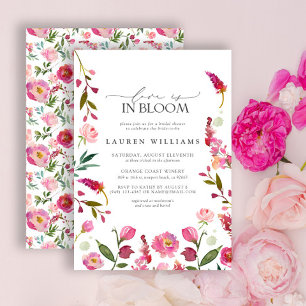 Invitation L'Amour Est Dans La Fête des mariées De Fleurs Ros