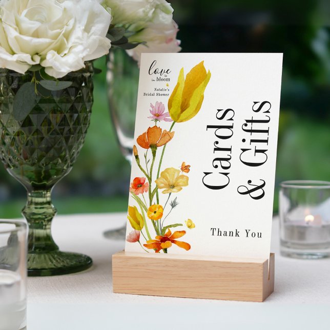 Invitation L'amour est dans la Fête des mariées en fleur Cart (Créateur téléchargé)