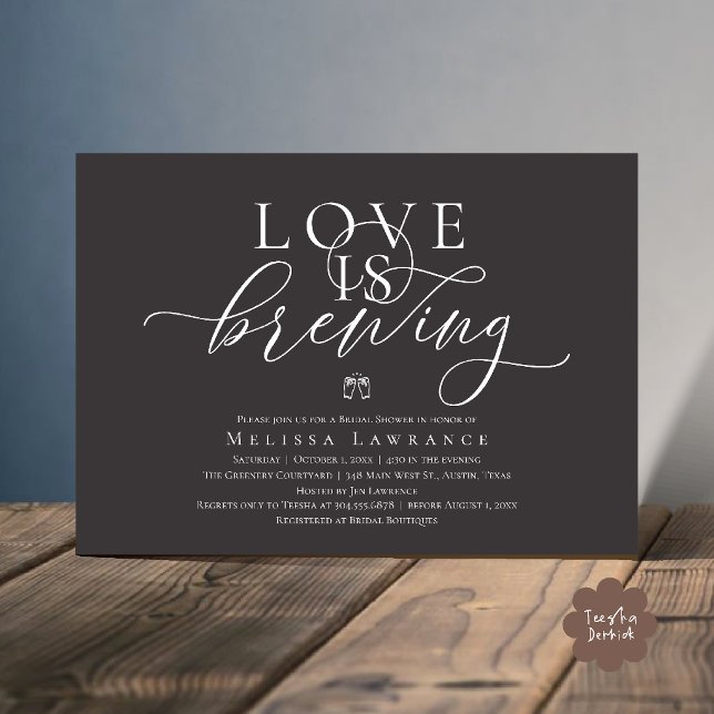 Invitation L'amour est en train de préparer une élégante fête (Love Is Brewing Modern Classy Elegant Script Bridal Shower Invitation Card in Charcoal Grey)