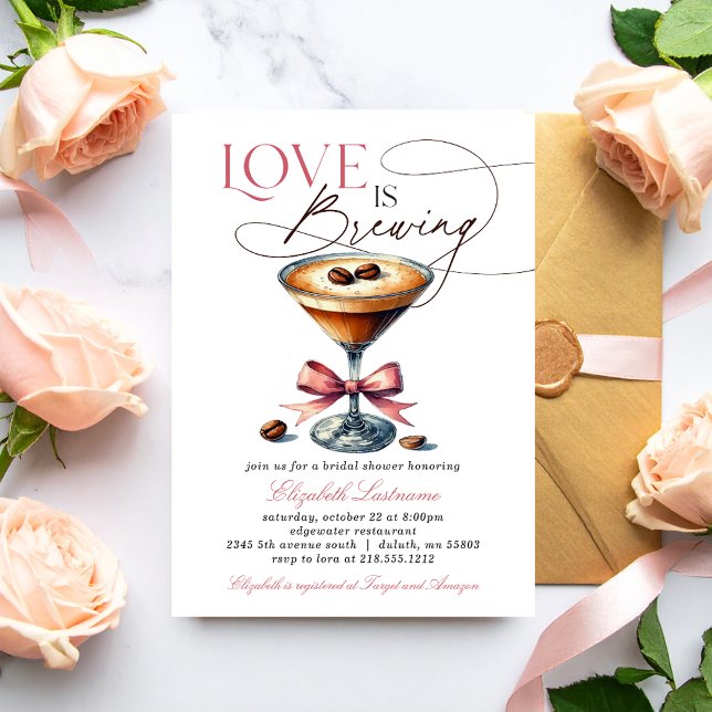 Invitation L'amour se prépare Fête de mariage Espresso Martin (Love is Brewing Espresso Martini Bridal Shower Invitation)