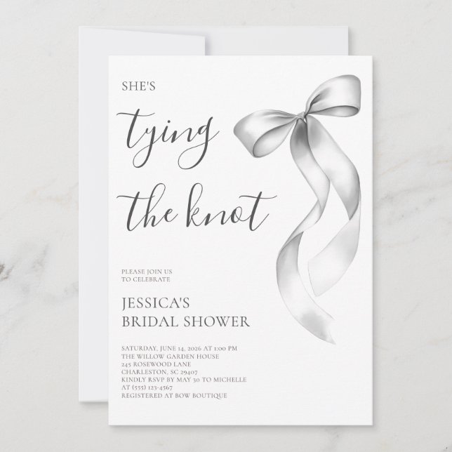 Invitation Lance de mariage gris moderne Elle noue le nœud En (Devant)