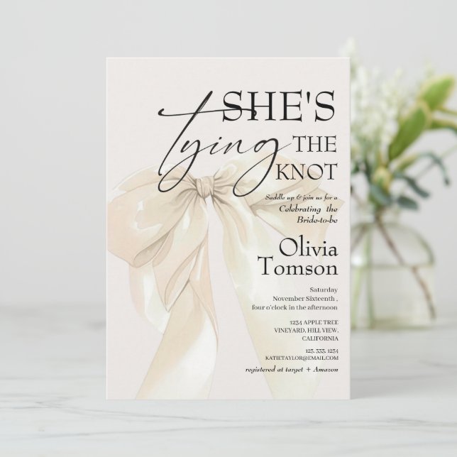 Invitation Lancer Moderne Elle Noue le Nœud Réception de Mari (Debout devant)