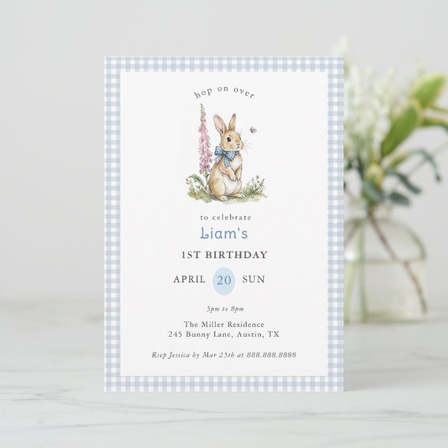 Invitation Lapin à l'aquarelle bleu Gingham garçon 1er Annive (Debout devant)
