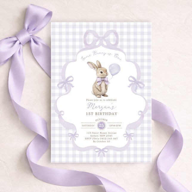 Invitation Lapin à l'arc violet Gingham pour 1er anniversaire (Créateur téléchargé)