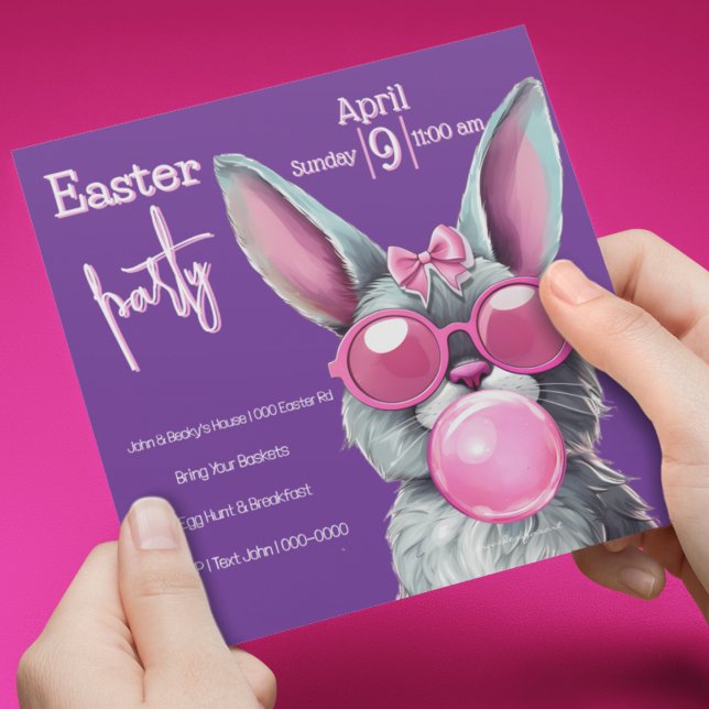 Invitation Lapin de Pâques soufflant des bulles pour une fête (Bubble gum bunny on Easter Party Invitation that you customize. )
