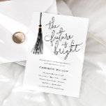 Invitation L'Avenir Est Une Belle Tassel Graduation Party Pho<br><div class="desc">Carte modèle d'invitation de remise de diplômes moderne avec script de typographie écrit à la main qui dit "l'avenir est brillant." Il y a une illustration d'un moule noir à côté. Vous pouvez ajouter la photo du diplômé au verso de la carte. Idéal pour les diplômés du secondaire et du...</div>