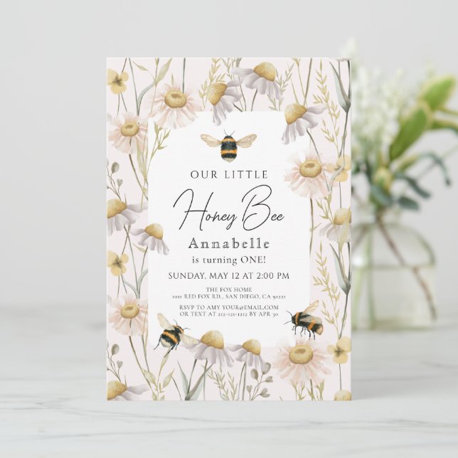 Invitation Little Honey Bee Chamomile rose 1er anniversaire (Debout devant)
