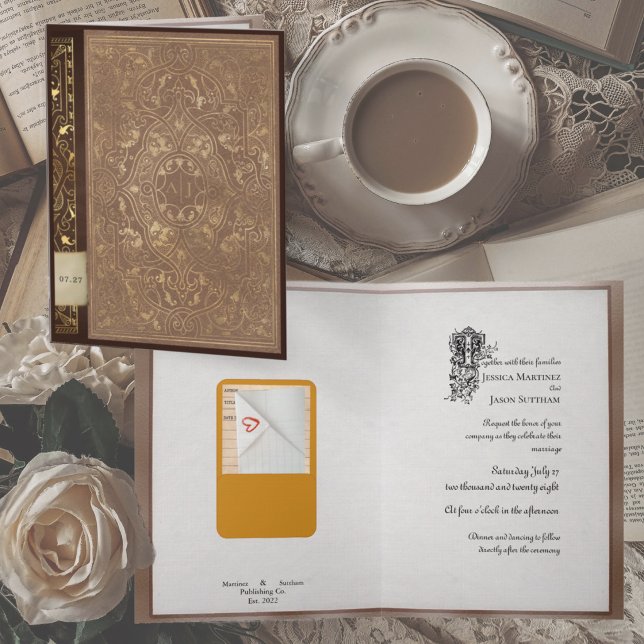 Invitation Livre de bibliothèque avec des notes pliées Mariag (Library book wedding invitation with love note tucked into the return card)