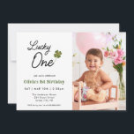 Invitation Lucky One Kids 1er anniversaire<br><div class="desc">Cute Lucky One watercolor shamrock 1er anniversaire invitation avec photo,  parfait pour l'anniversaire garçon ou fille.</div>
