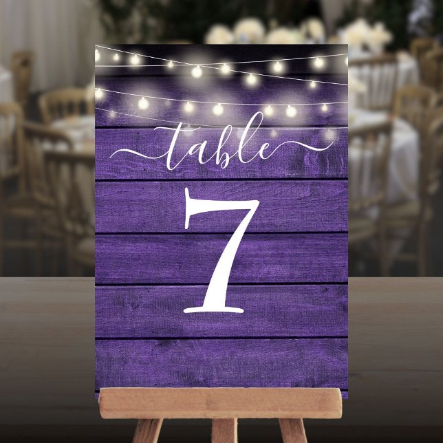 Invitation Lumières à cordes de bois violet rustique Numéro d (Rustic Purple Wood String Lights Table Number)
