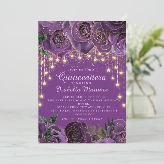 Invitation Lumières à cordes dorées et fleurs violettes pour  (Debout devant)