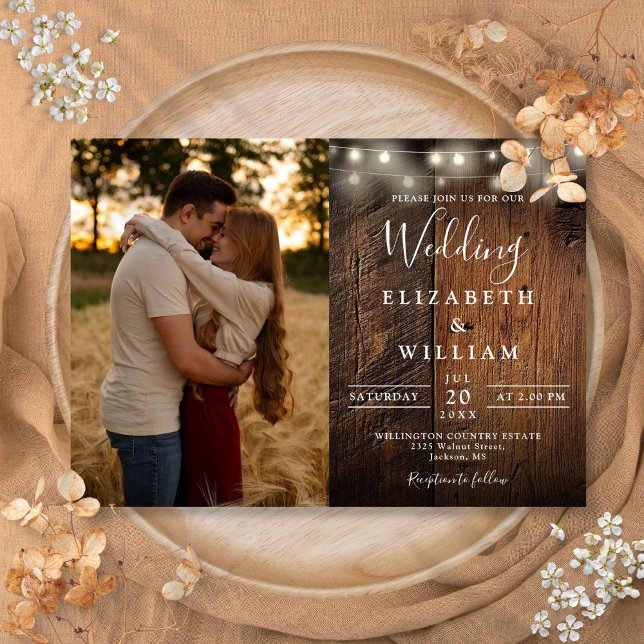 Invitation Lumières de chaîne en bois de grange rustique pour (Rustic Barn Wood String Lights Wedding Photo Invitation)