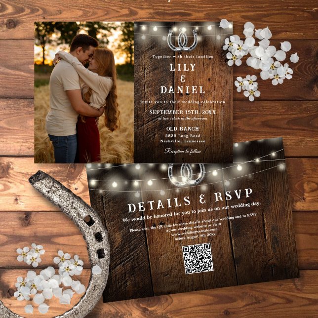 Invitation Lumières de corde en bois rustique Code QR photo M (Rustic Wood String Lights Photo QR Code Wedding Invitation)