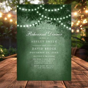 Invitation Lumières de Noël sur un arbre rustique vert pour l