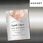 Invitation Magnétique Anniversaire argent rose or parties scintillant ba<br><div class="desc">Pour un 21ème anniversaire élégant (ou tout âge). Un arrière - plan faux argenté. Décoré avec des gouttes d'or rose et de parties scintillant en faux argent, le look dérapant de la peinture et des ballons. Personnalisez et ajoutez un nom, 21 ans et les détails de la fête. Le nom...</div>