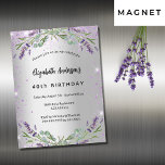 Invitation Magnétique Anniversaire lavande argent eucalyptus luxe<br><div class="desc">Un arrière - plan faux argenté avec parties scintillant violette,  étincelants,  fleurs de lavande,  fleurs et végétation d'eucalyptus. Personnalisez et ajoutez votre nom et les détails de la fête.</div>