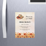Invitation Magnétique Anniversaire orange fleurs boho cowgirl casquette<br><div class="desc">Un arrière - plan doré rose,  rose vif et dégradé. Décoré de fleurs orange et d'un casquette de cowgirl de style boho avec des fleurs. Personnalisez et ajoutez un nom et des détails du parti.</div>