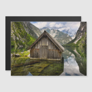 Invitation Magnétique Boathouse dans le lac Obersee dans les Alpes en Al