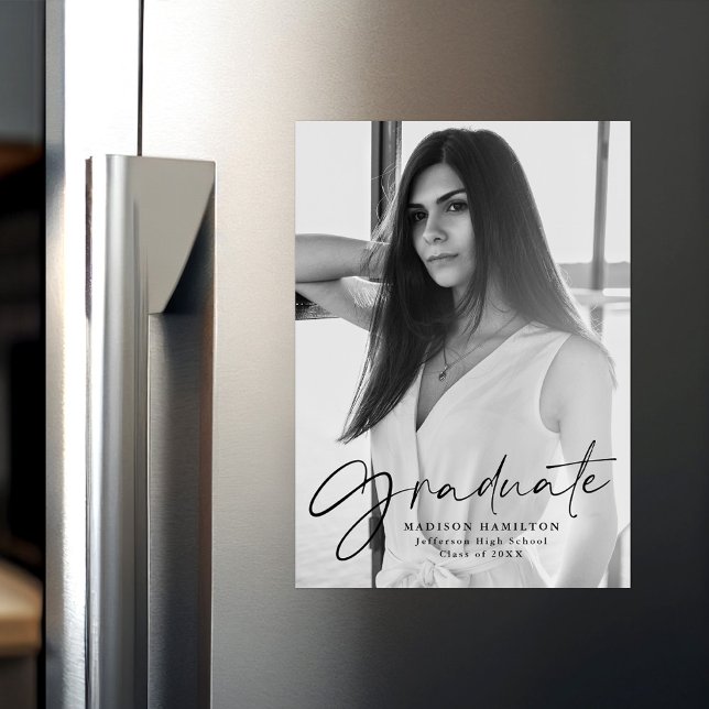 Invitation Magnétique Élégant noir script photo graduation (Créateur téléchargé)