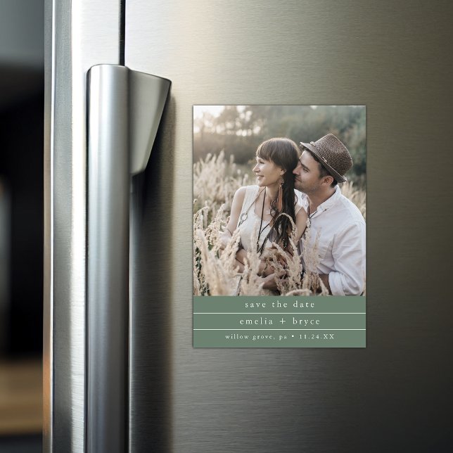 Invitation Magnétique EMELIA Photo Boho Sage Green Wedding Enregistrer l (EMELIA Photo Boho Sage Green Wedding Save the Date Magnetic Invitation)
